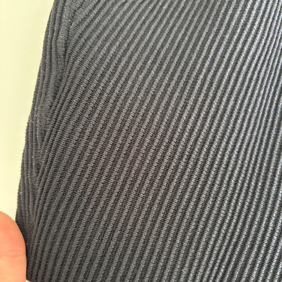 Aritzia Sculpt Knit one-shoulder tank - Picture 3 of 3